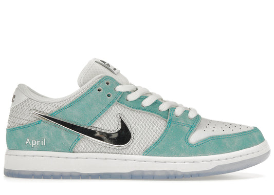 NIKE SB DUNK LOW APRIL SKEABOARDS